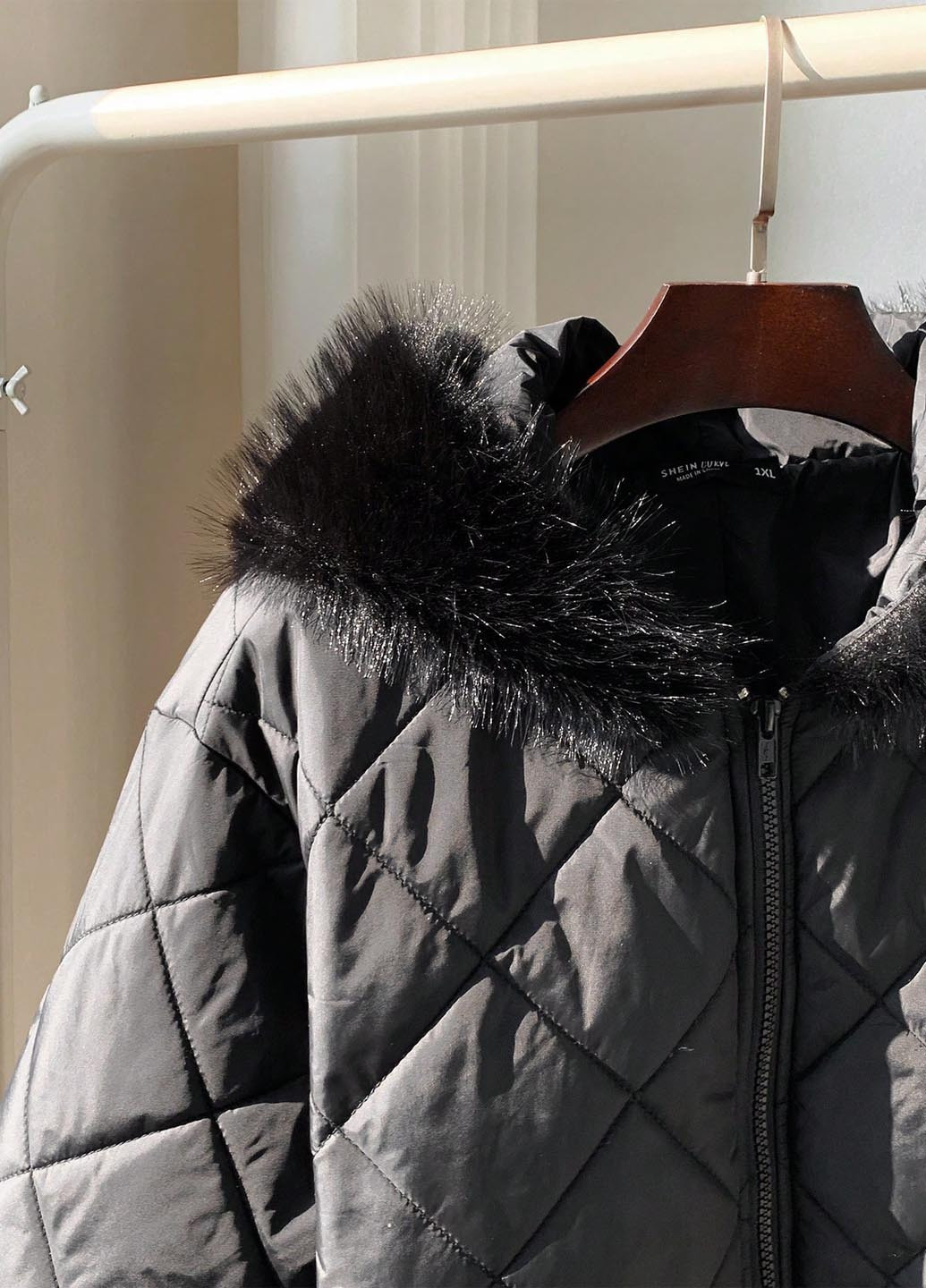 Чорна зимня куртка SHEIN