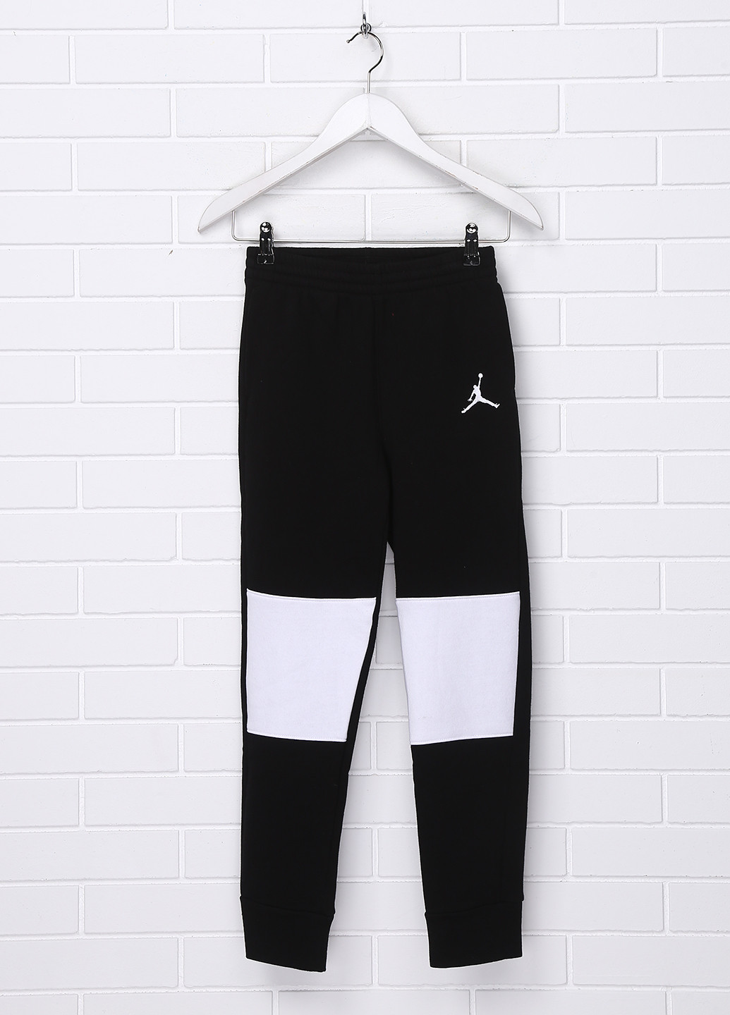 Черные спортивные демисезонные брюки зауженные Jordan