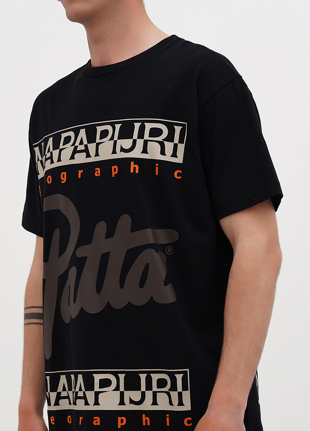 Черная футболка Napapijri