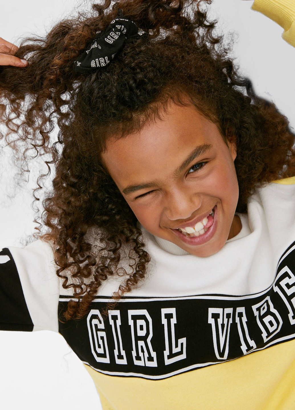 C&A стильный свитшот для девочки надпись комбинированный кэжуал футер