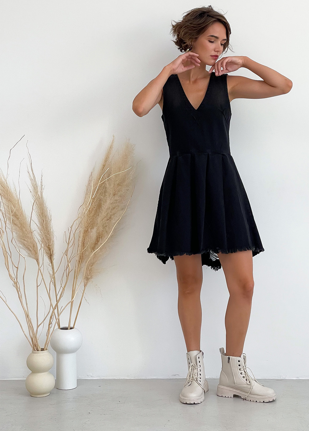 Чорна кежуал джинсова міні сукня з прорізами з відкритими плечима, а-силует, кльош, бебі долл, плісована One Teaspoon однотонна