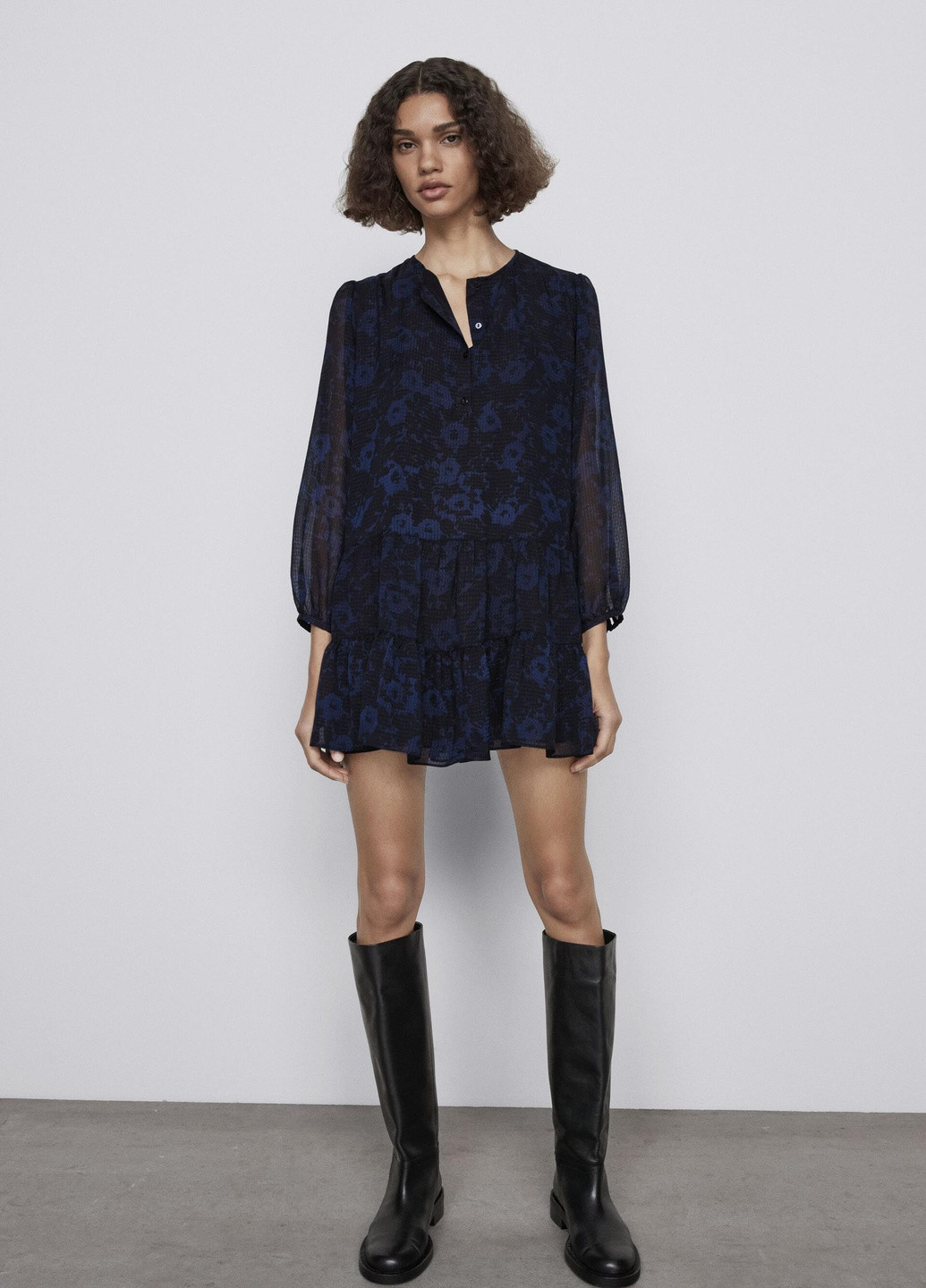 Черное кэжуал платье Zara с абстрактным узором