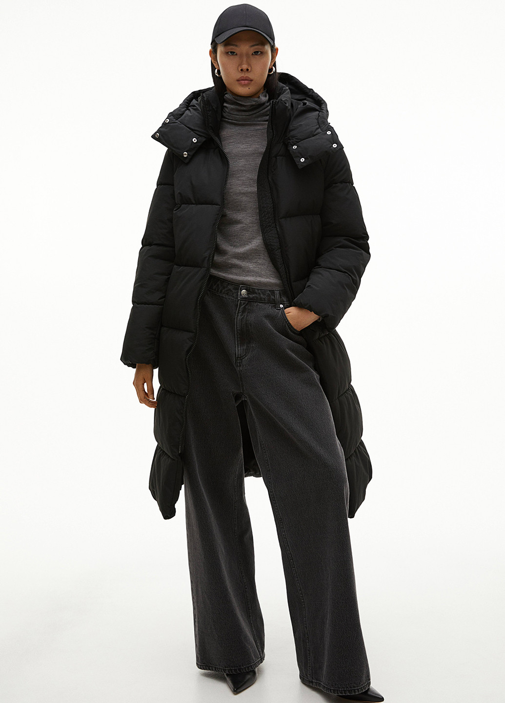 Черная зимняя куртка H&M