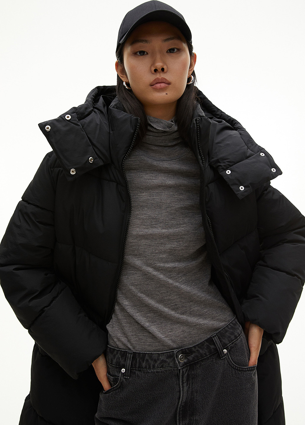 Черная зимняя куртка H&M