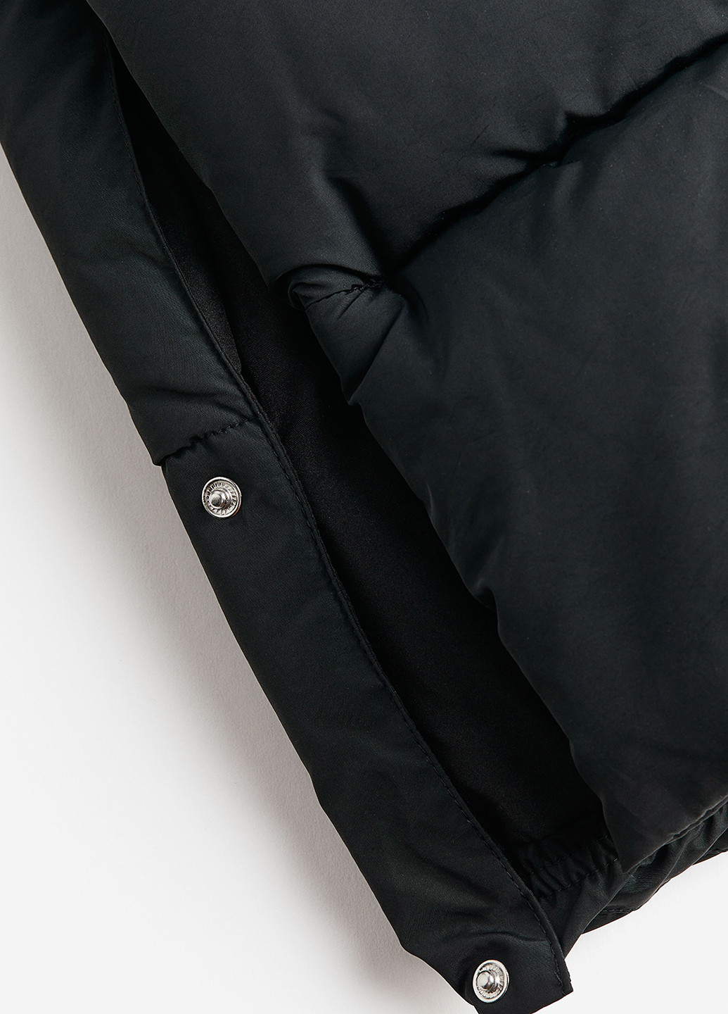 Черная зимняя куртка H&M