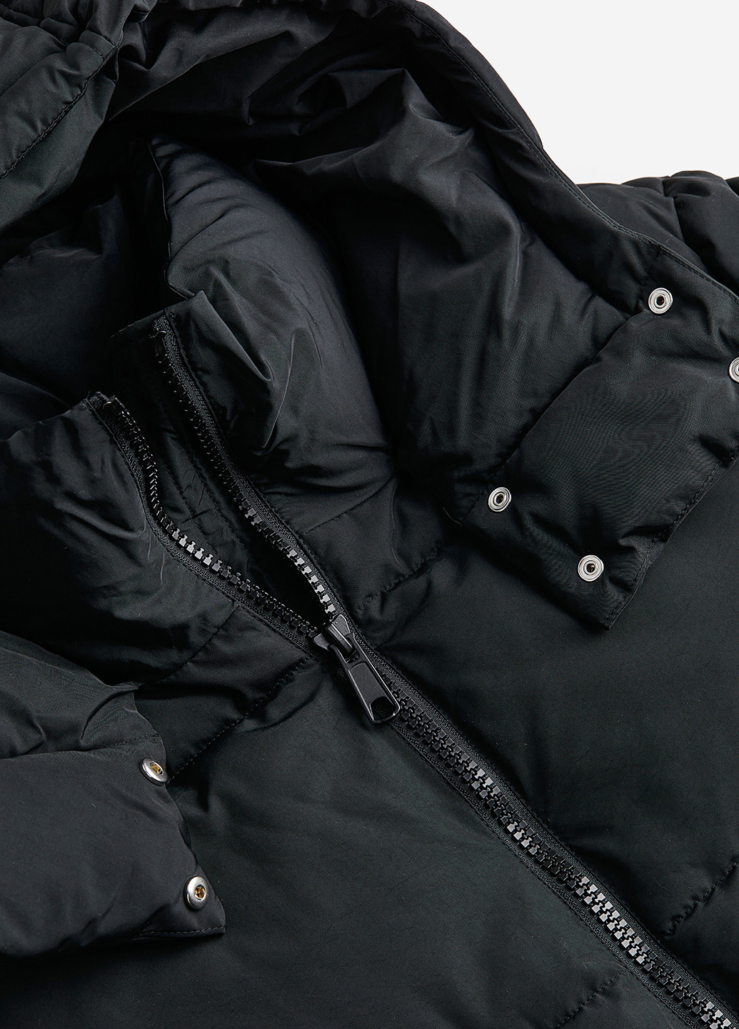 Черная зимняя куртка H&M