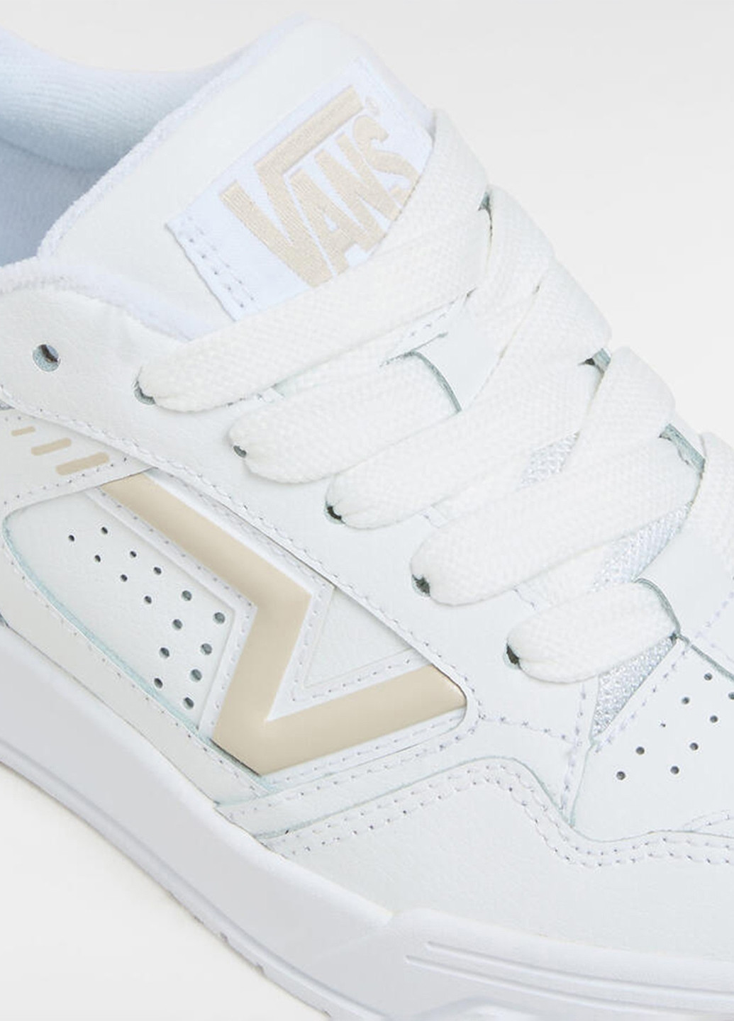 Белые всесезонные кроссовки Vans UPLAND