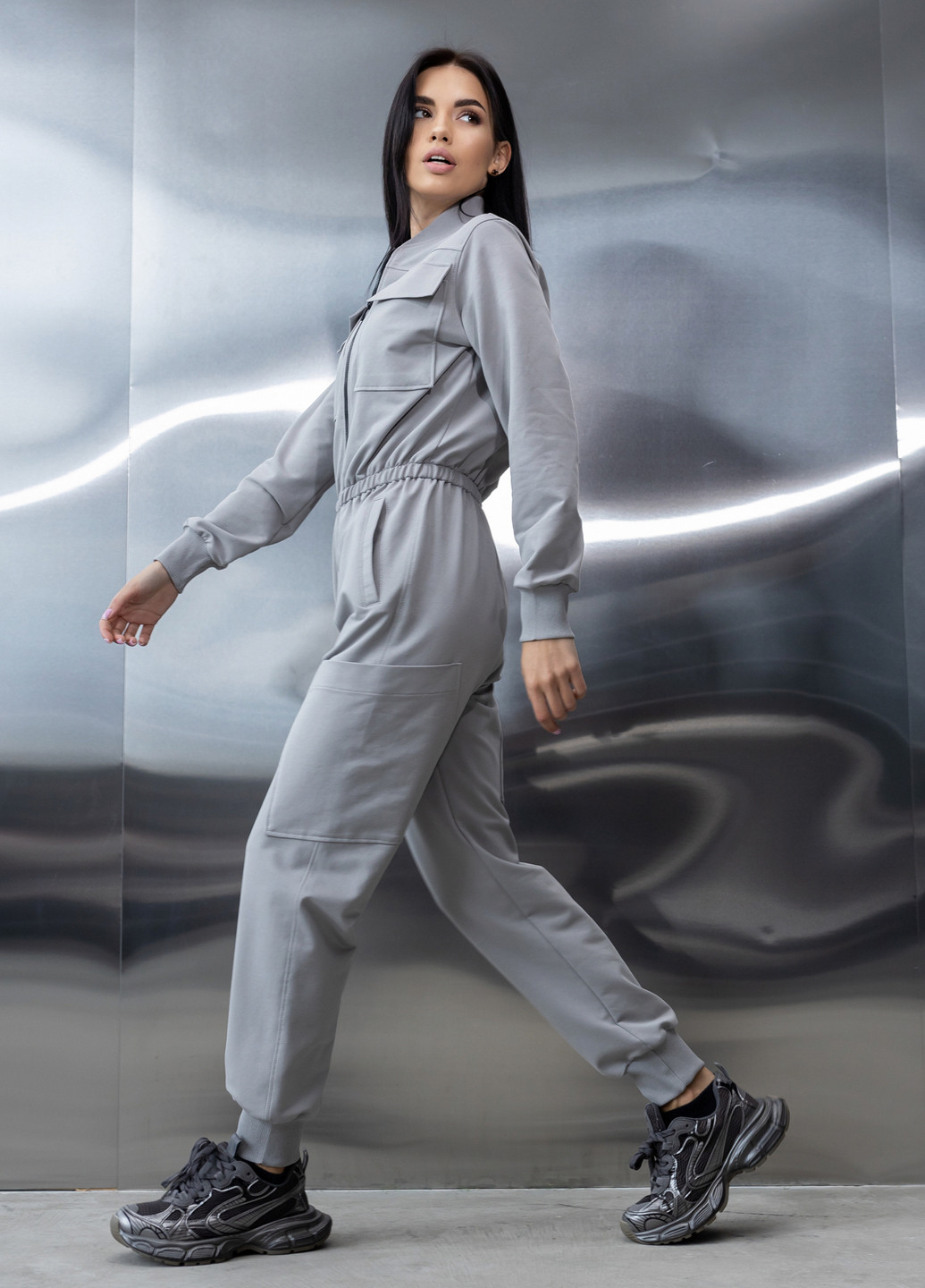 Хлопковый комбинезон с поясом и молнией TOTALFIT комбинезон-брюки однотонный светло-серый кэжуал, спортивный хлопок, двунитка