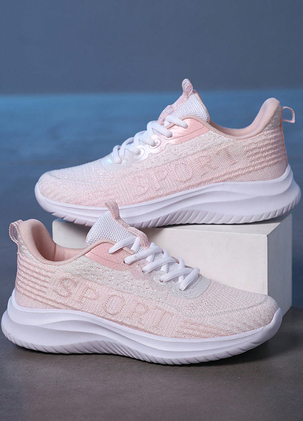 Светло-розовые демисезонные кроссовки SHEIN
