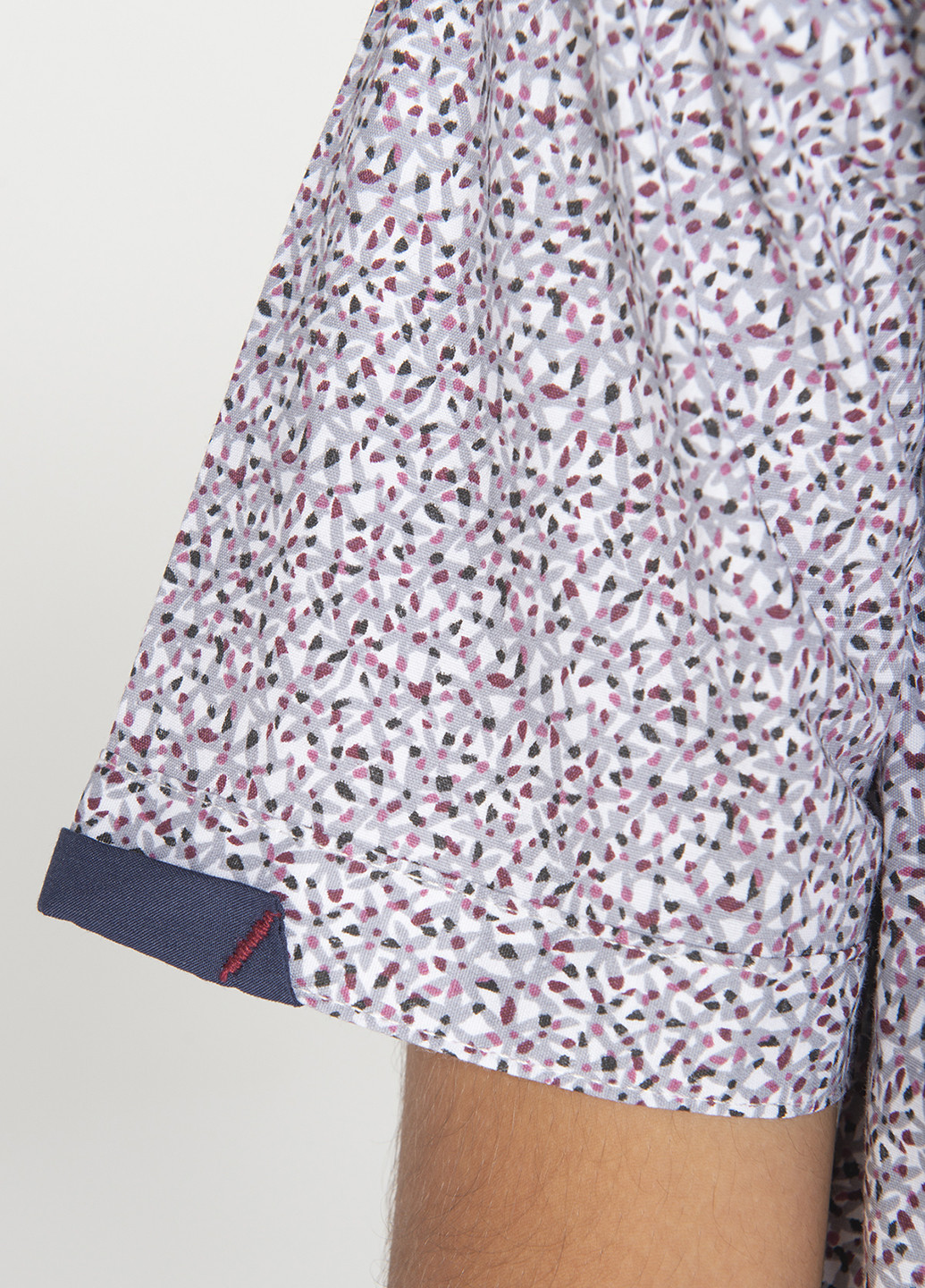 Светло-серая кэжуал рубашка с геометрическим узором Redpolo