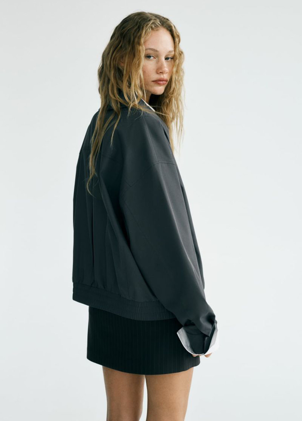 Темно-серая демисезонная куртка Zara
