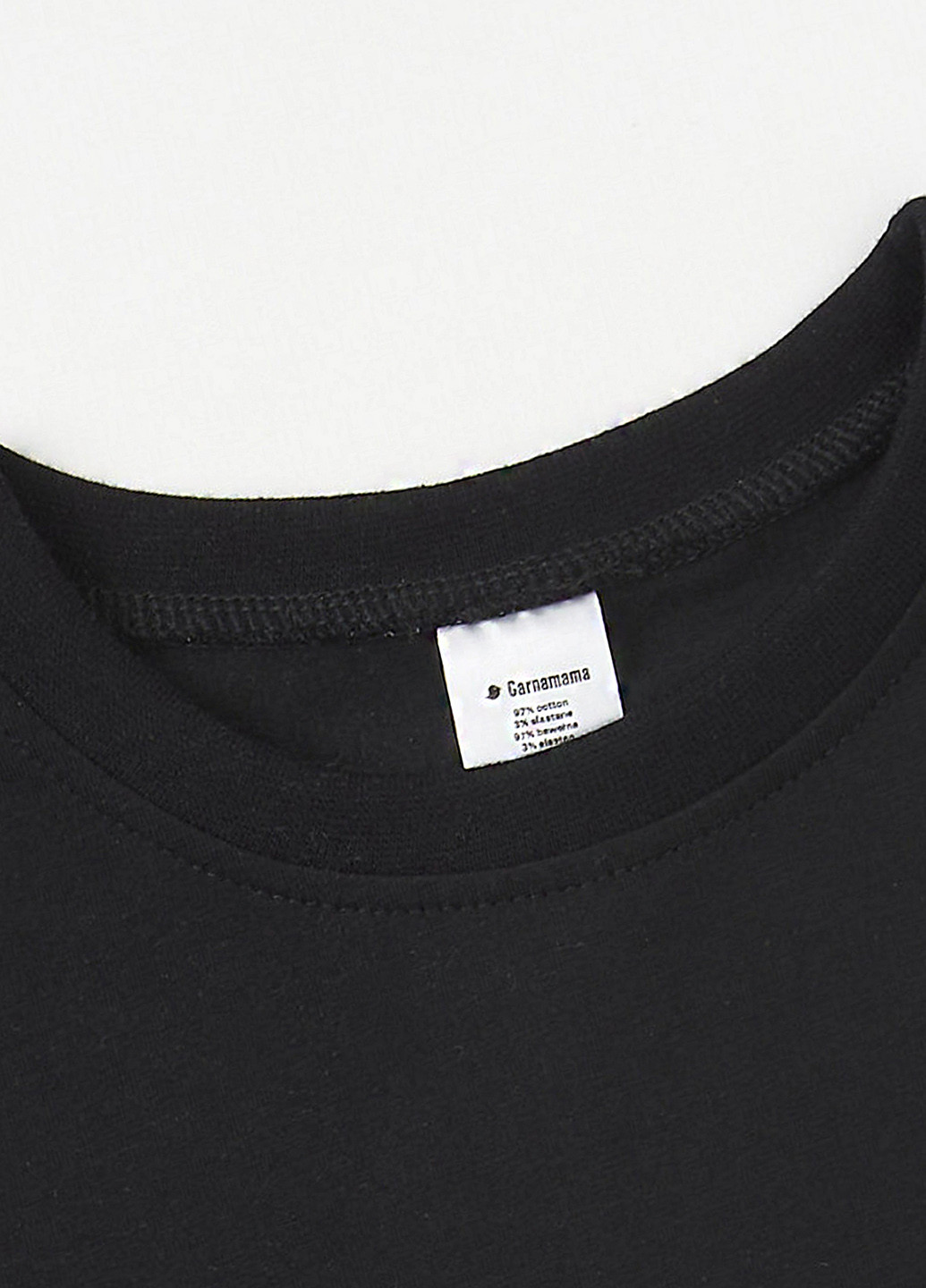 Чорна демісезонна футболка Garnamama