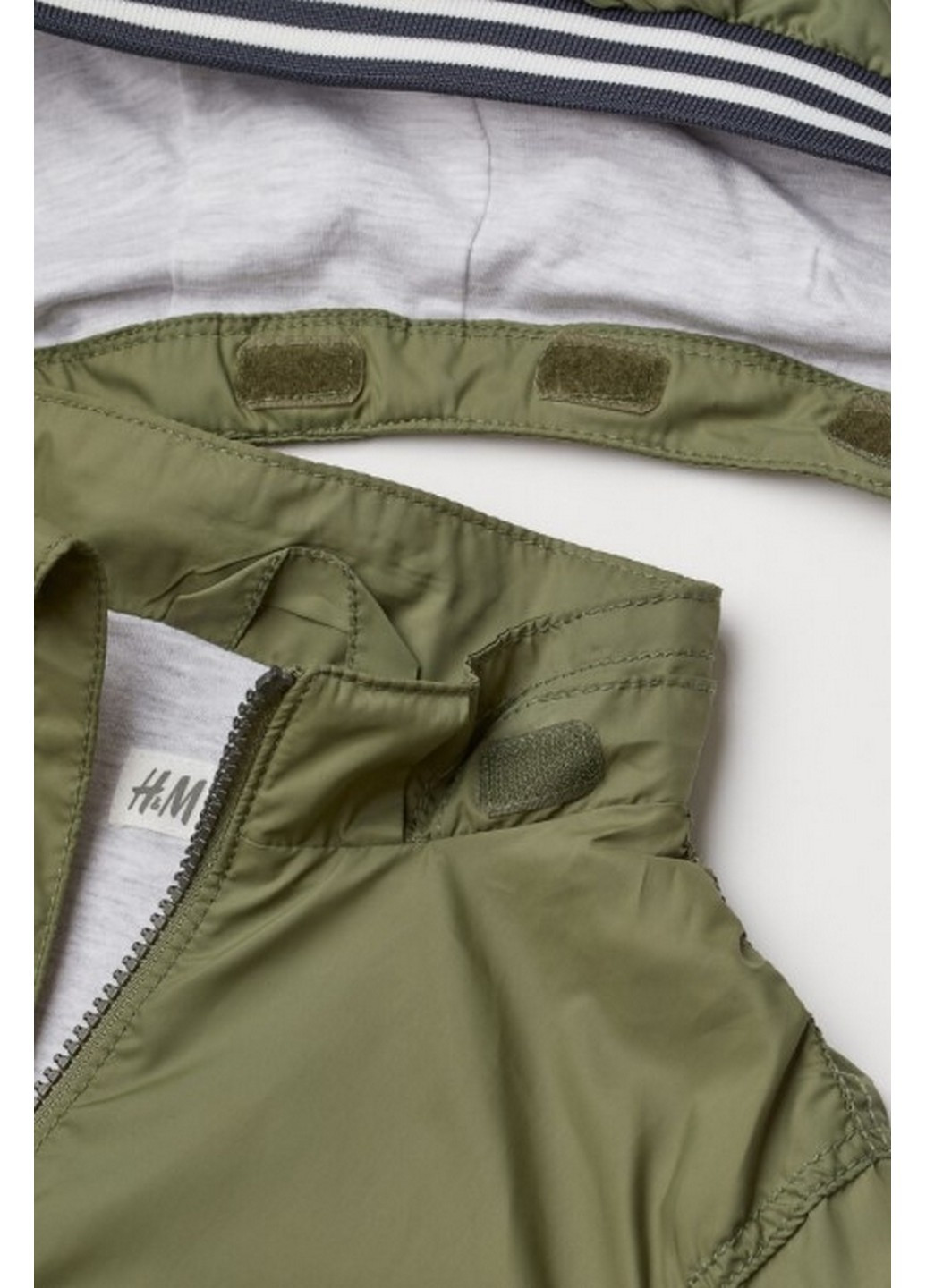 Оливкова (хакі) демісезонна куртка бомбер для хлопчика H&M