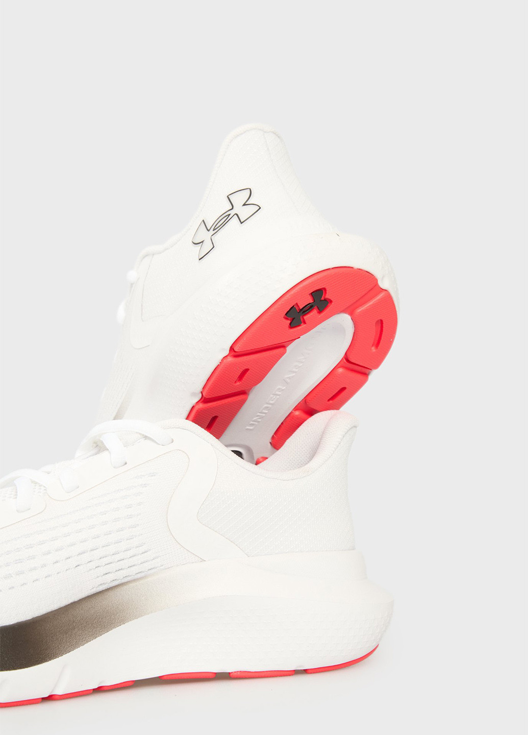 Белые всесезонные кроссовки Under Armour