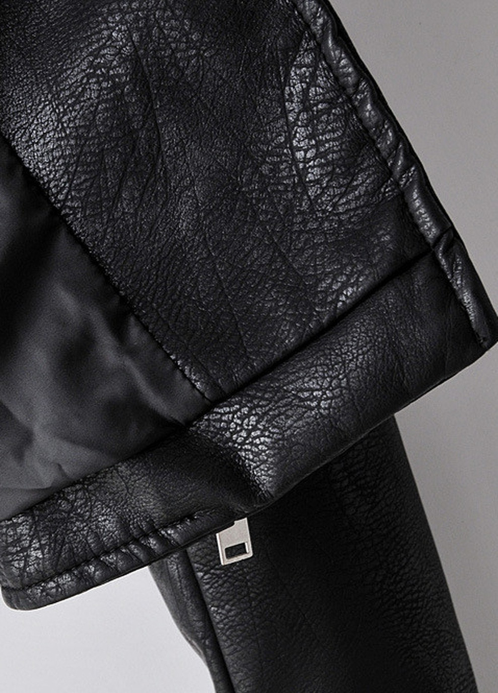 Черная демисезонная куртка женская в байкерском стиле из искусственной кожи extreme Berni Fashion 55545