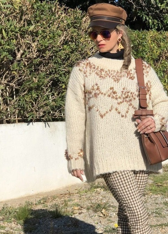 Бежевий демісезонний светр жіночий з паєтками radiance Berni Fashion 55396