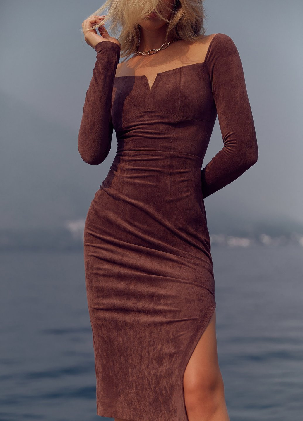 Коричневое кэжуал облегающее замшевое платье Gepur однотонное