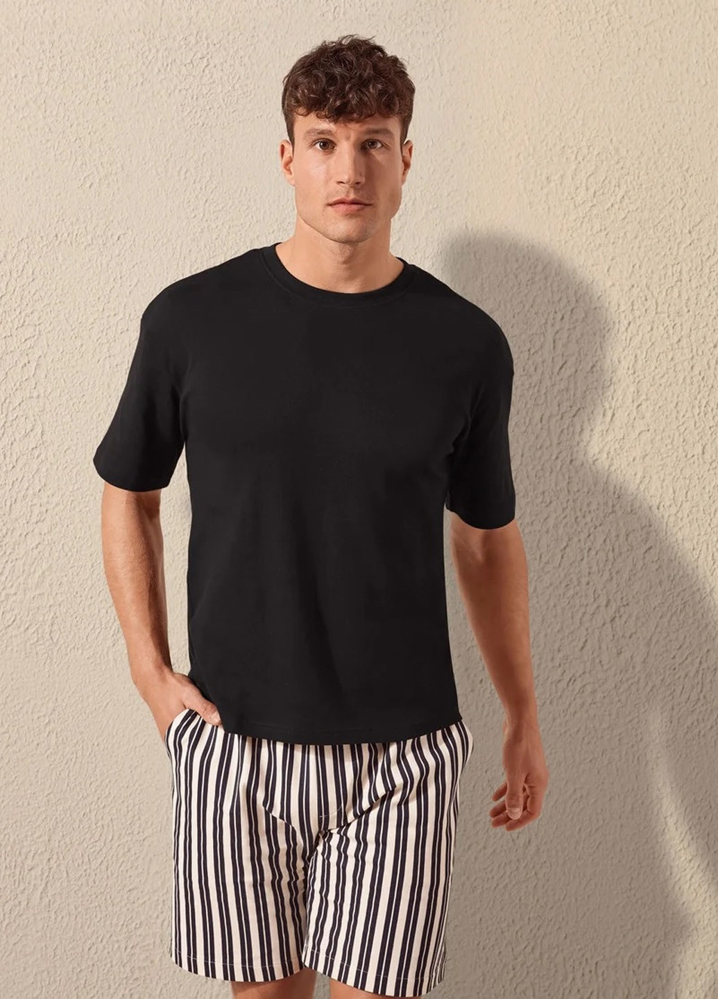 Черная футболка Livergy