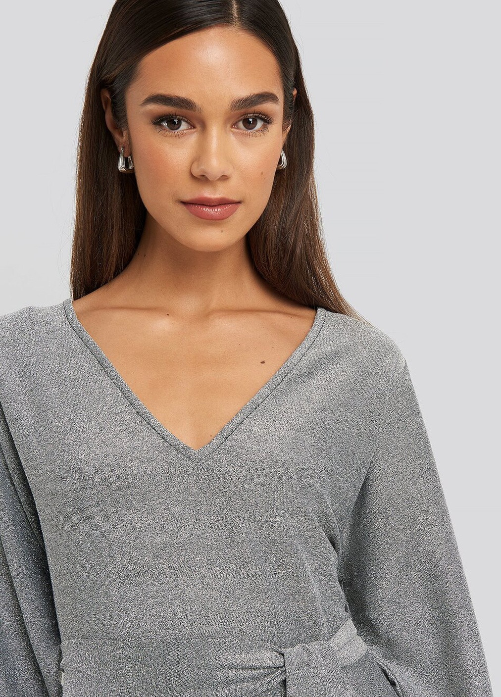 Срібна кежуал сукня NA-KD однотонна