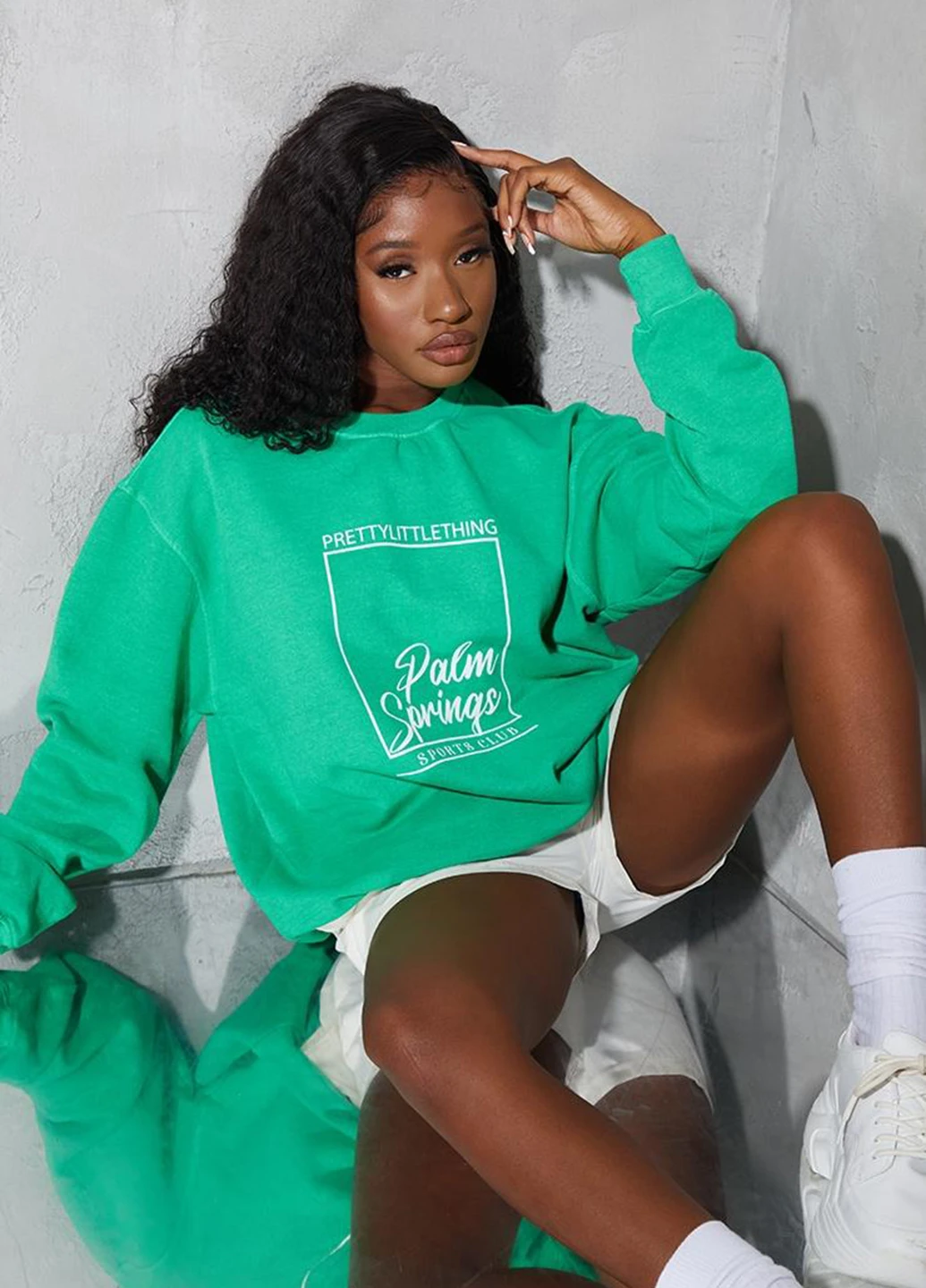 Смарагдовий світшот PrettyLittleThing напис без декору (254799061)