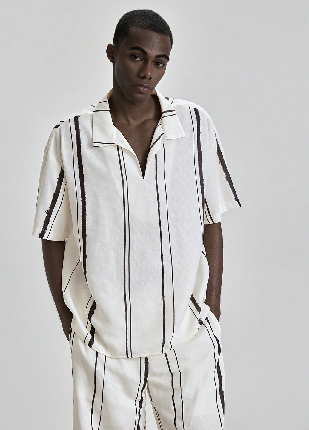 Белая футболка-поло для мужчин SHEIN в полоску