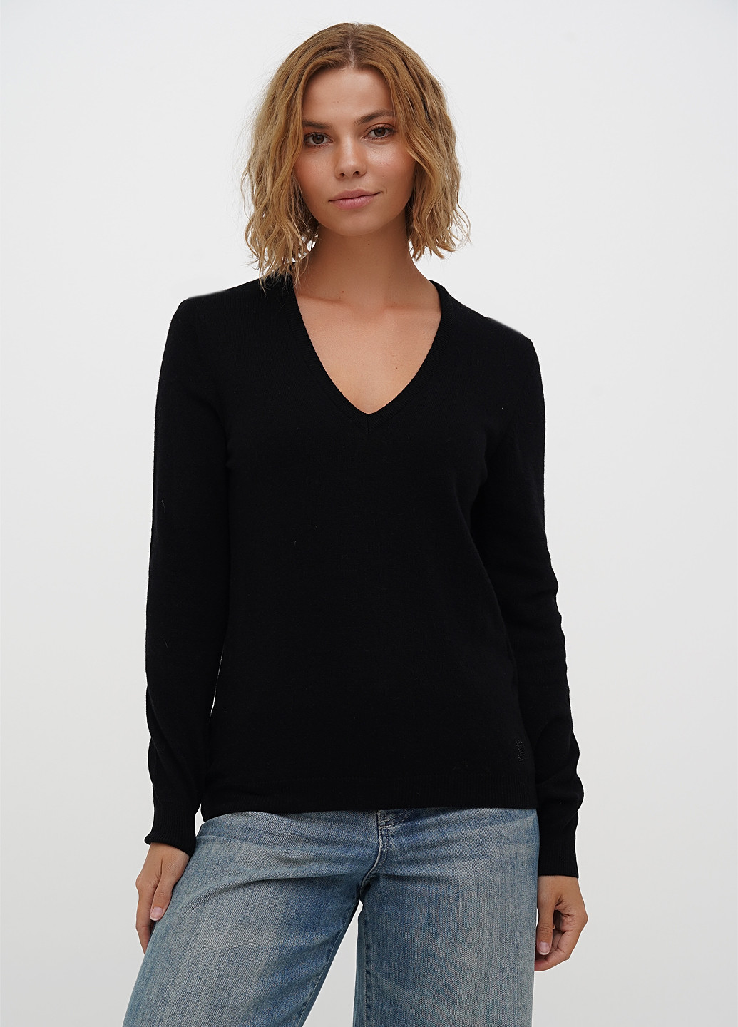 Черный демисезонный пуловер пуловер Sassofono