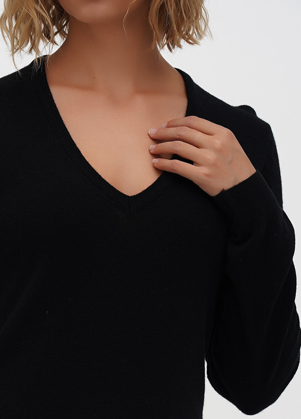 Черный демисезонный пуловер пуловер Sassofono