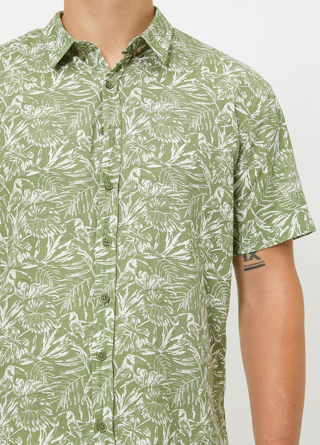 Светло-зеленая кэжуал рубашка с цветами KOTON
