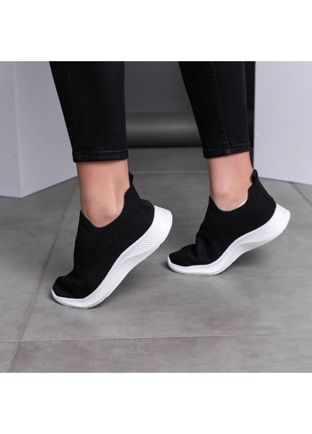 Чорні осінні кросівки жіночі sassy 3543 40 25,5 см чорний Fashion