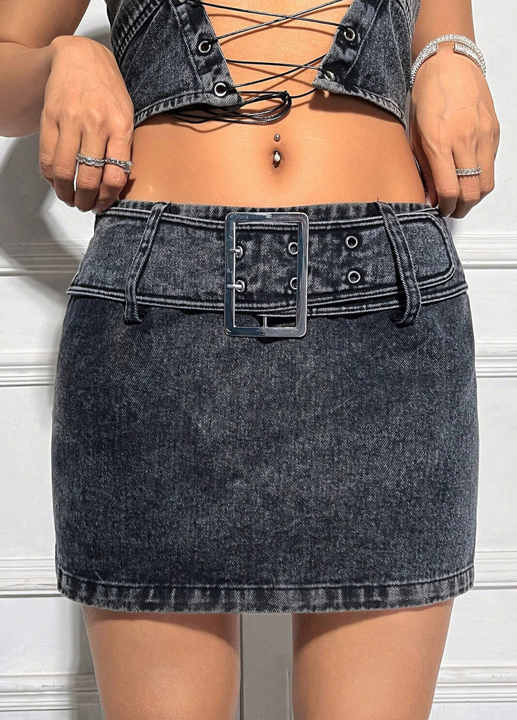 Темно-серая джинсовая однотонная юбка SHEIN