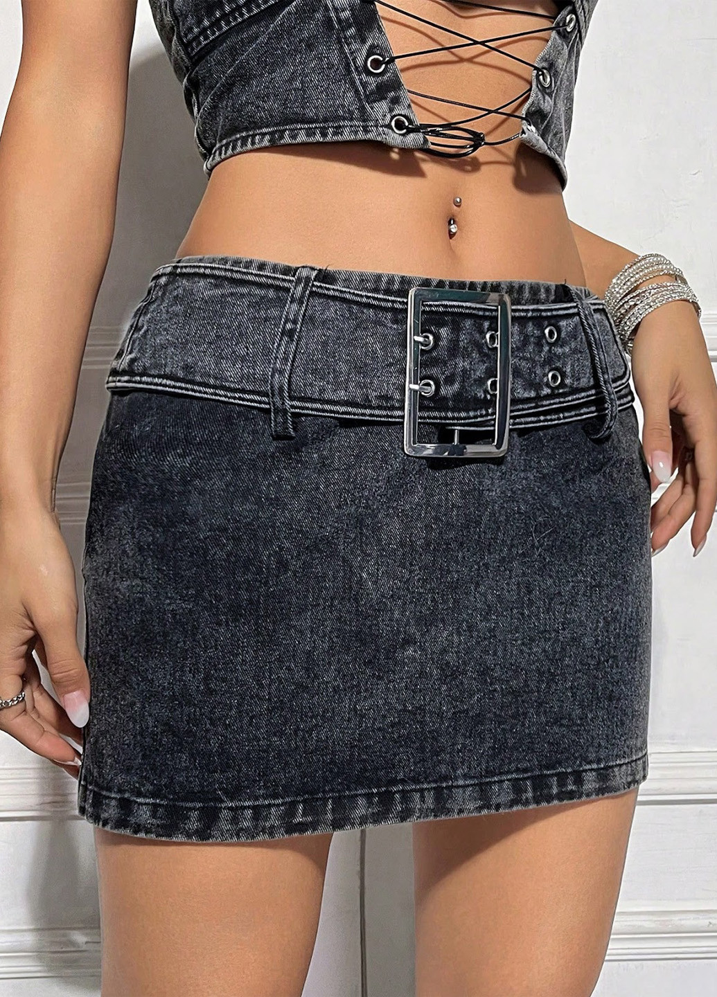 Темно-серая джинсовая однотонная юбка SHEIN