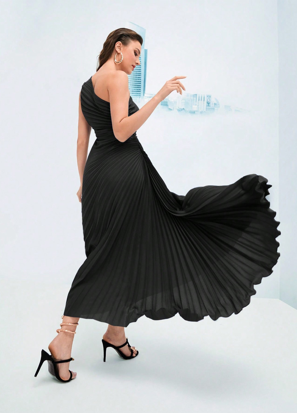 Чорна вечірня сукня на одне плече, плісована SHEIN однотонна