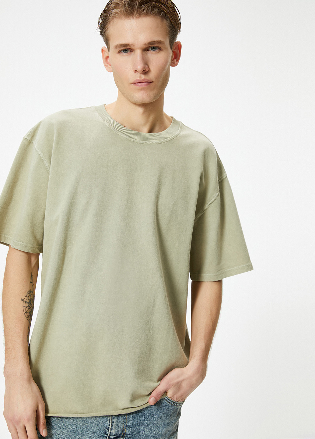 Серо-зеленая футболка KOTON