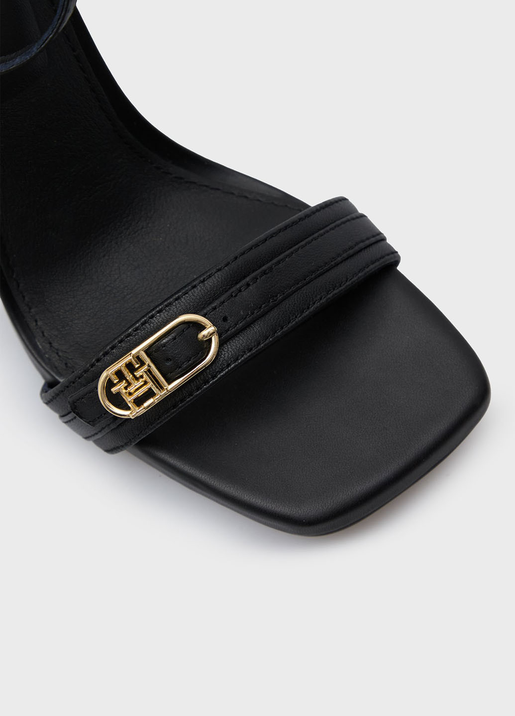 Черные босоножки Tommy Hilfiger с ремешком с логотипом, с пряжкой