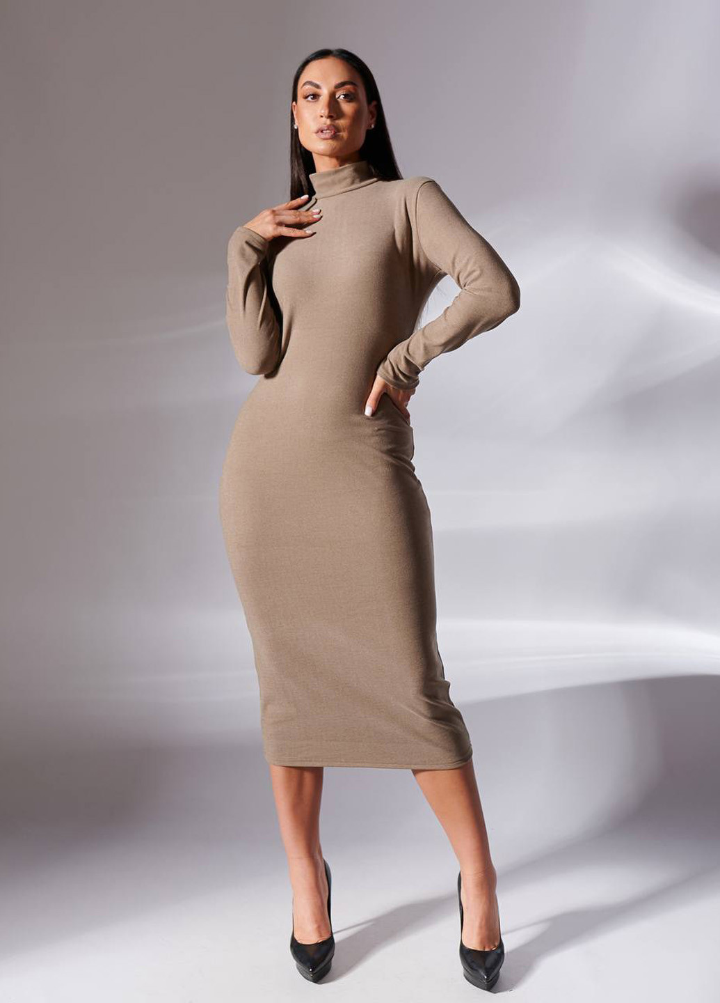 Темно-бежевое кэжуал платье платье-водолазка LibeAmore однотонное