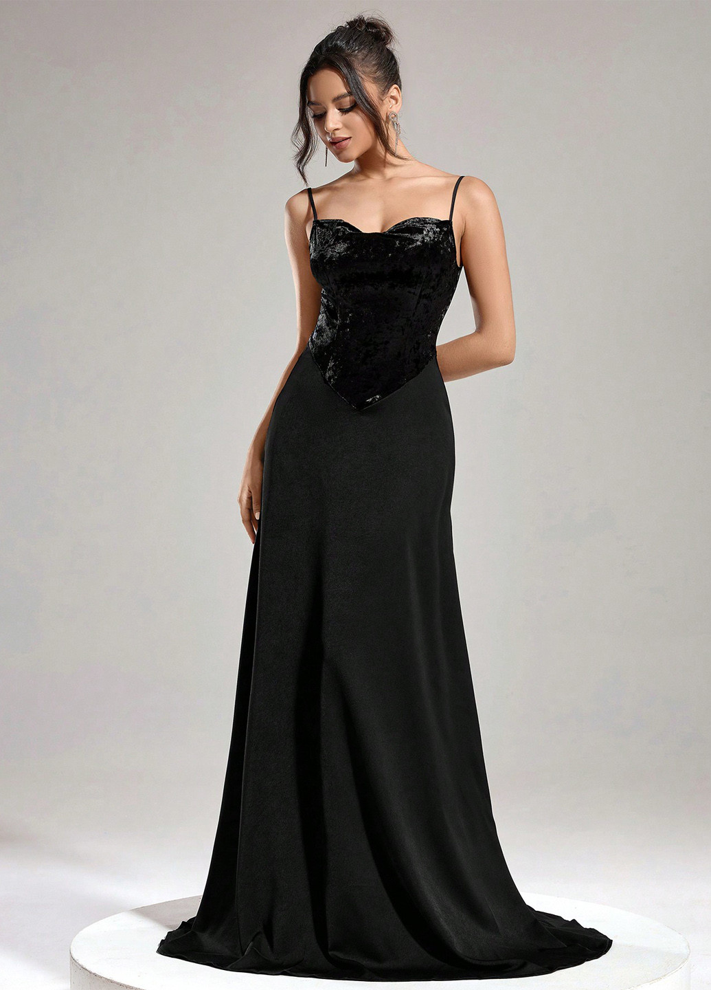 Черное праздничный, вечернее платье со шлейфом, а-силуэт, с корсетом SHEIN однотонное