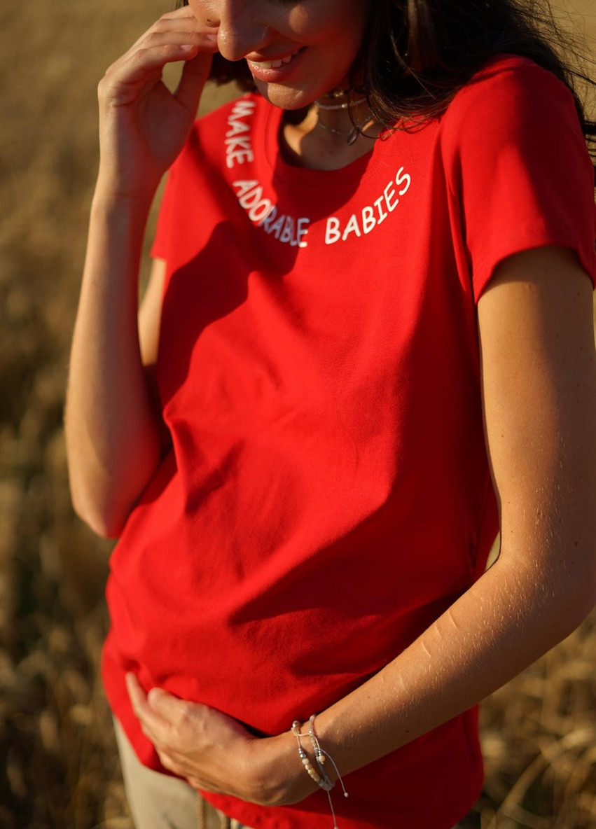 Червона літня футболка для вагітних із стильним шрифтовим принтом колір фієста To Be