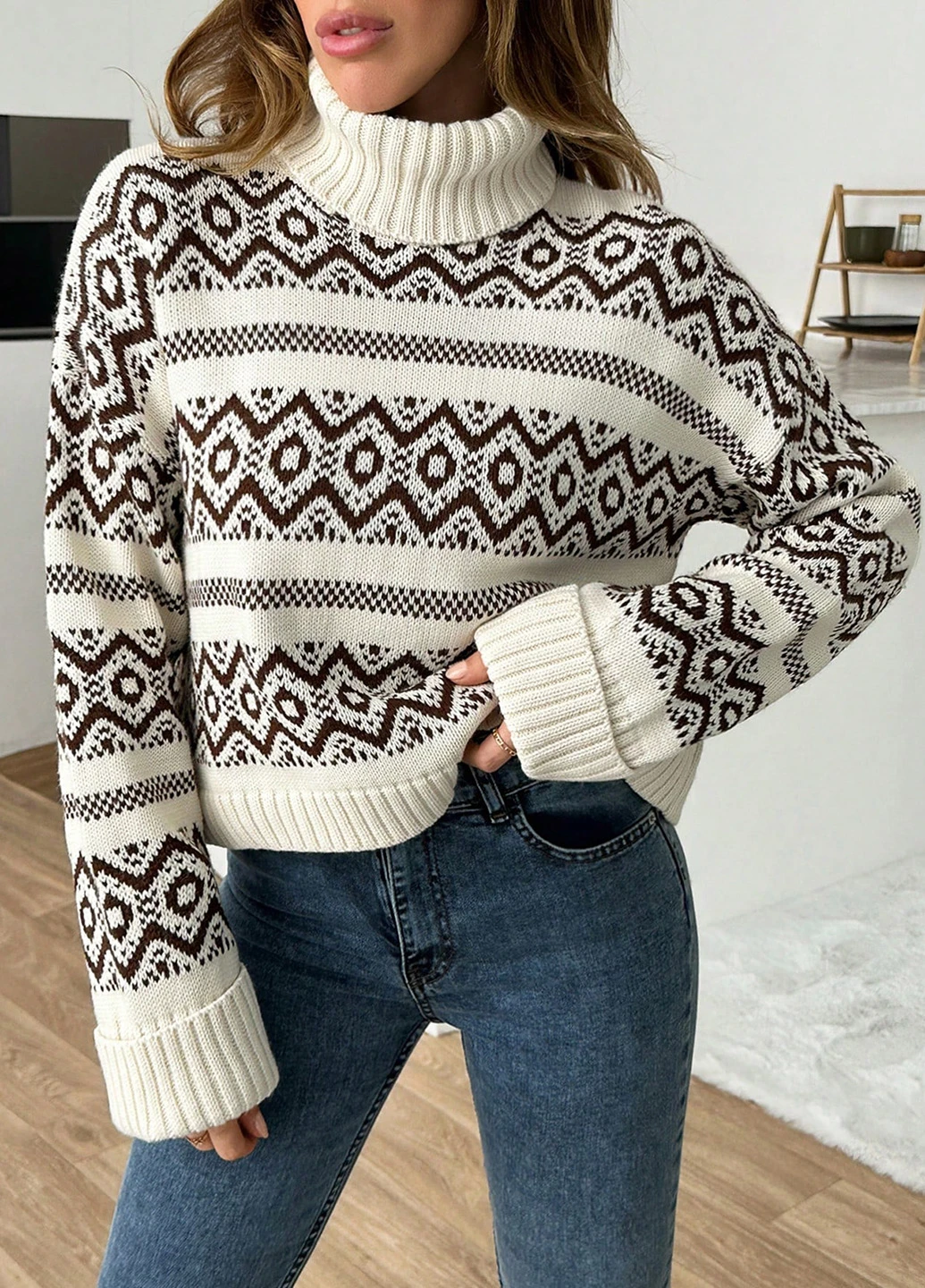 Молочный зимний свитер SHEIN