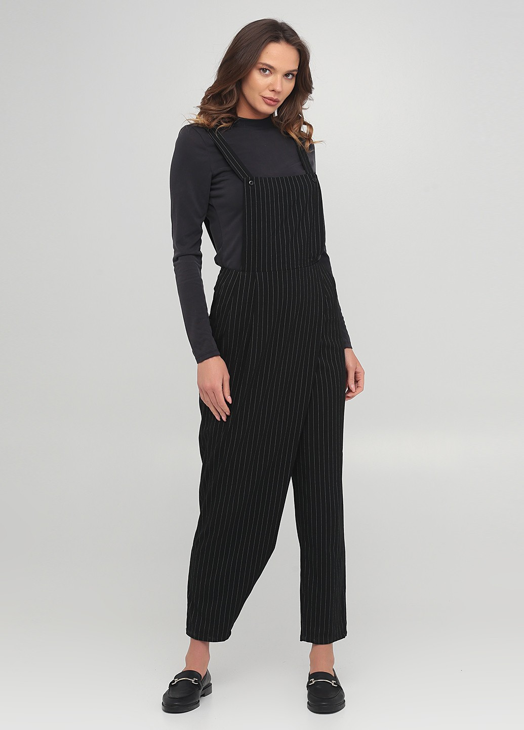 Комбинезон Monki комбинезон-брюки полоска чёрный кэжуал полиэстер