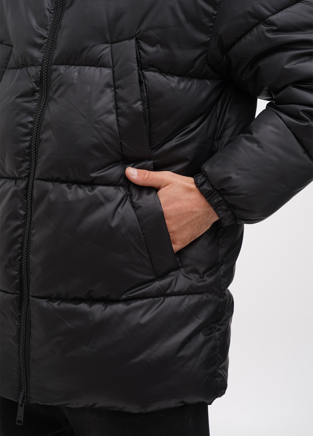 Чорна зимня куртка Weekday