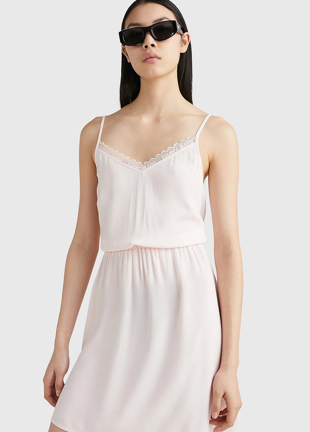 Пудровое кэжуал платье платье-комбинация Tommy Jeans однотонное