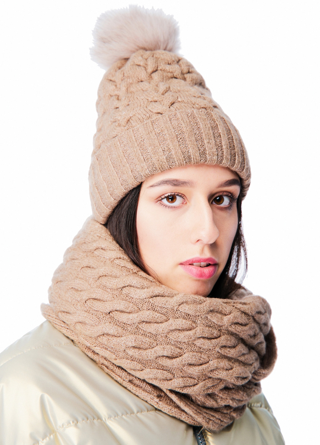 Бежевый зимний комплект (шапка, шарф-cнуд) SVTR