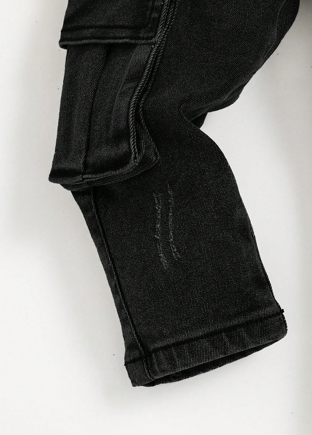 Черные демисезонные карго джинсы SHEIN