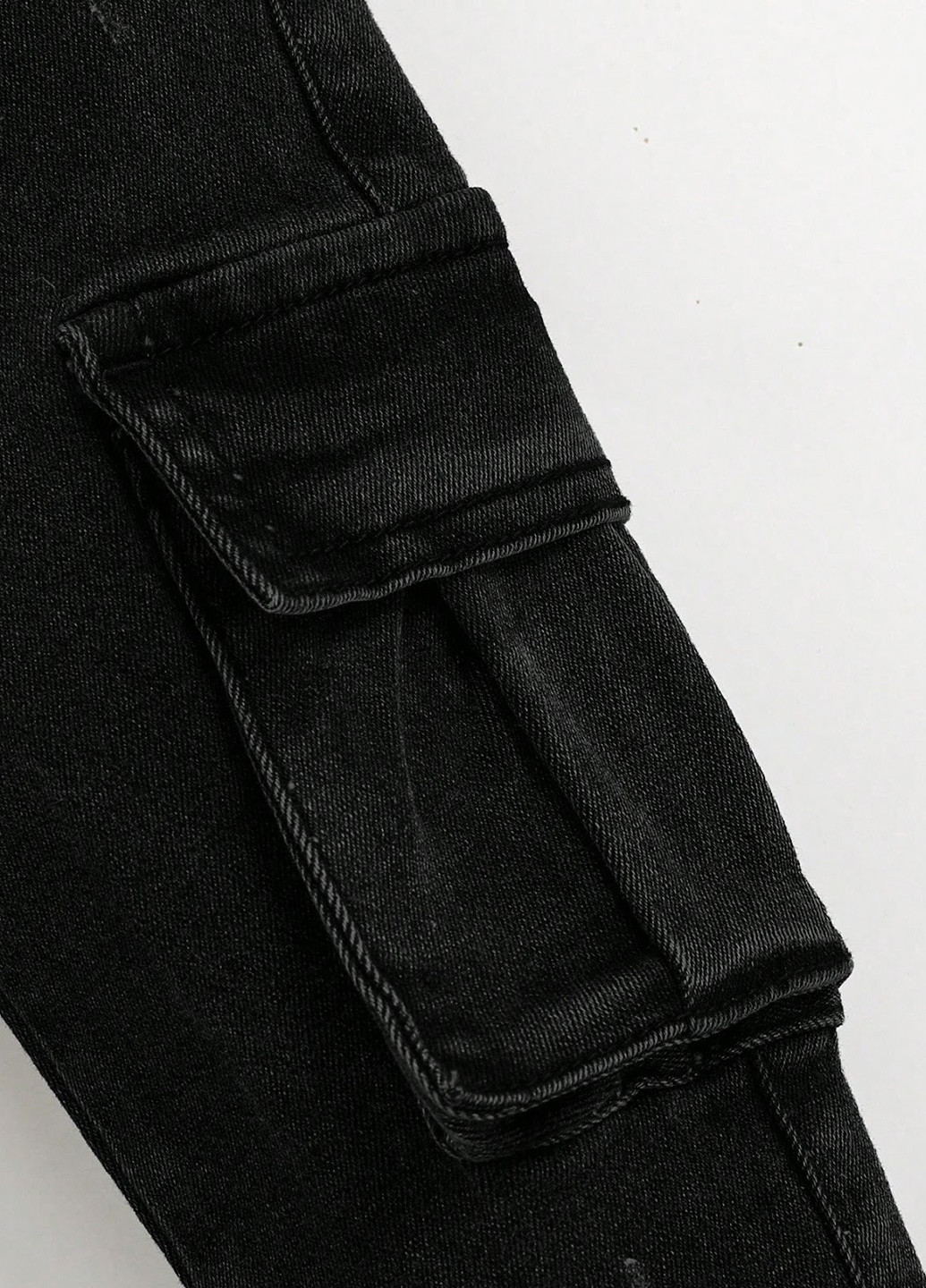 Черные демисезонные карго джинсы SHEIN