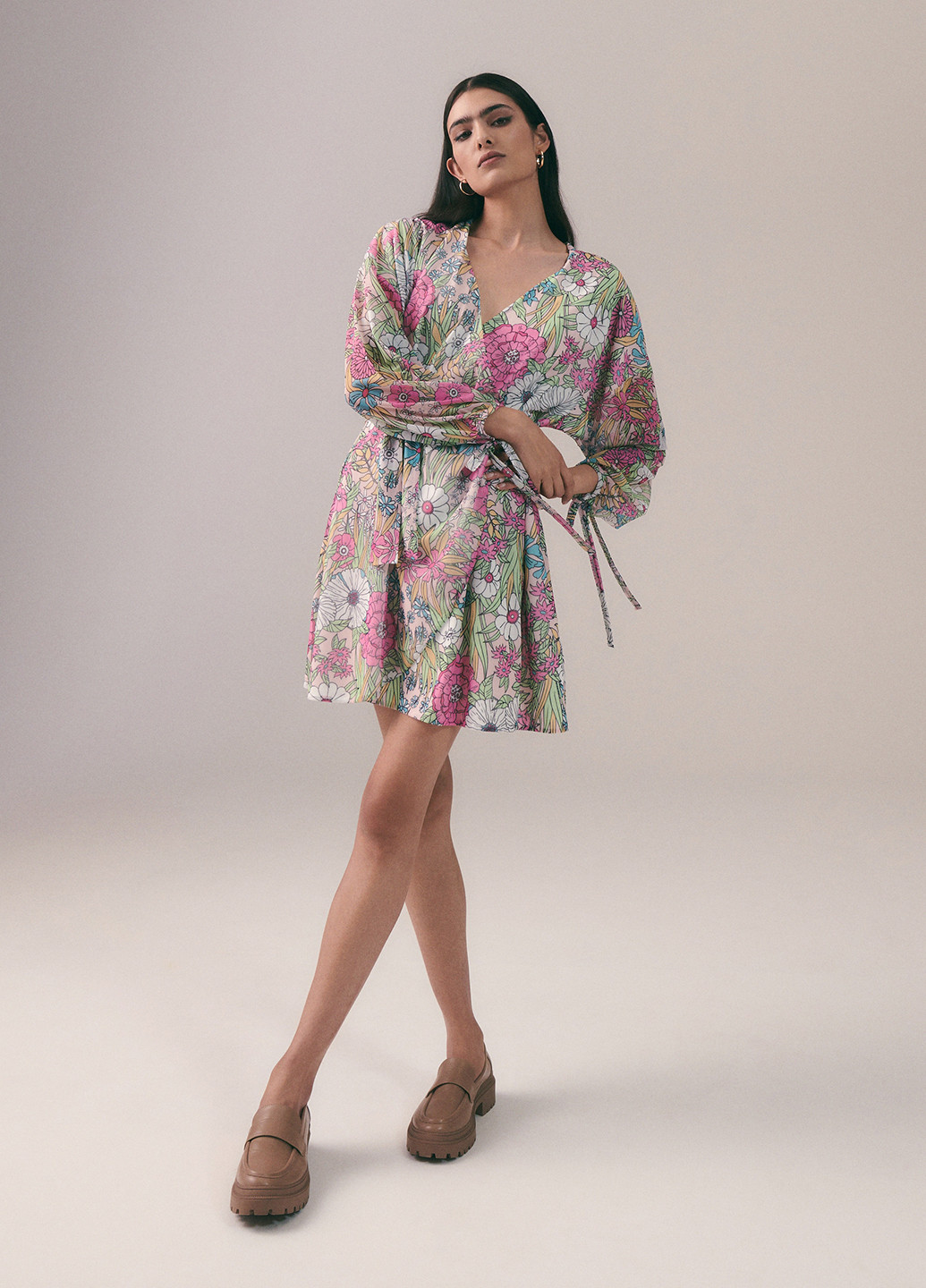 Комбинированное кэжуал платье на запах Reserved с цветочным принтом