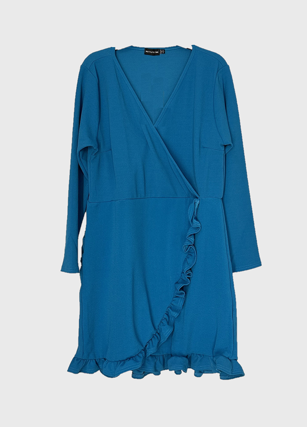 Світло-синя коктейльна сукня на запах PrettyLittleThing однотонна