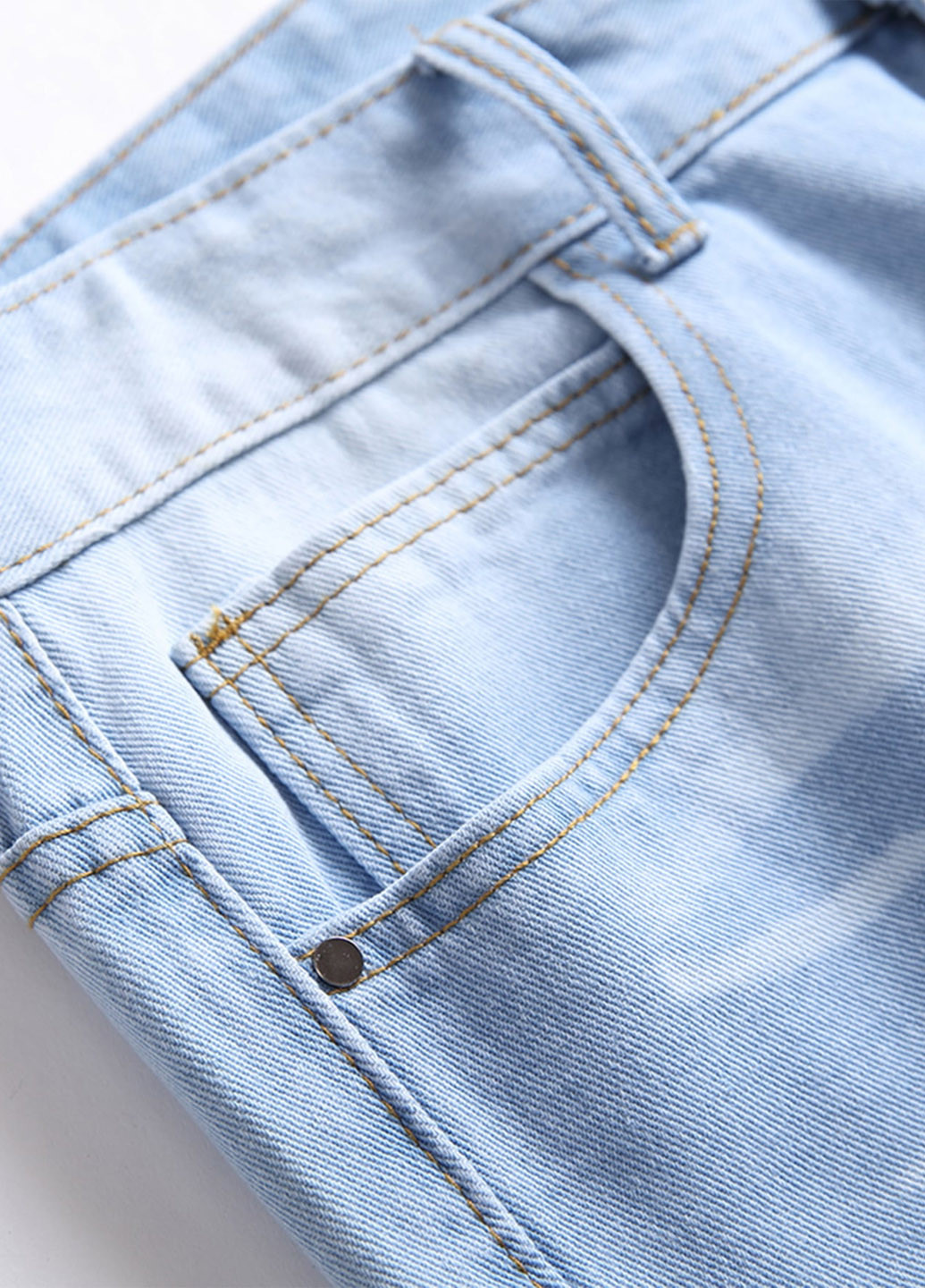 Светло-голубые демисезонные зауженные джинсы SHEIN