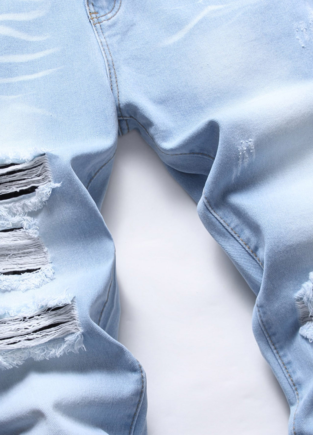 Светло-голубые демисезонные зауженные джинсы SHEIN