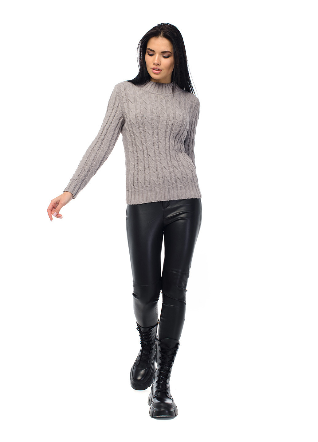 Серый зимний женский мягкий свитер с воротником стойкой SVTR