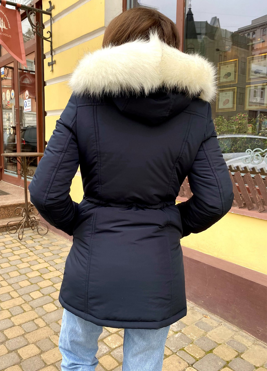 Темно-синяя зимняя куртка Шикарные меха